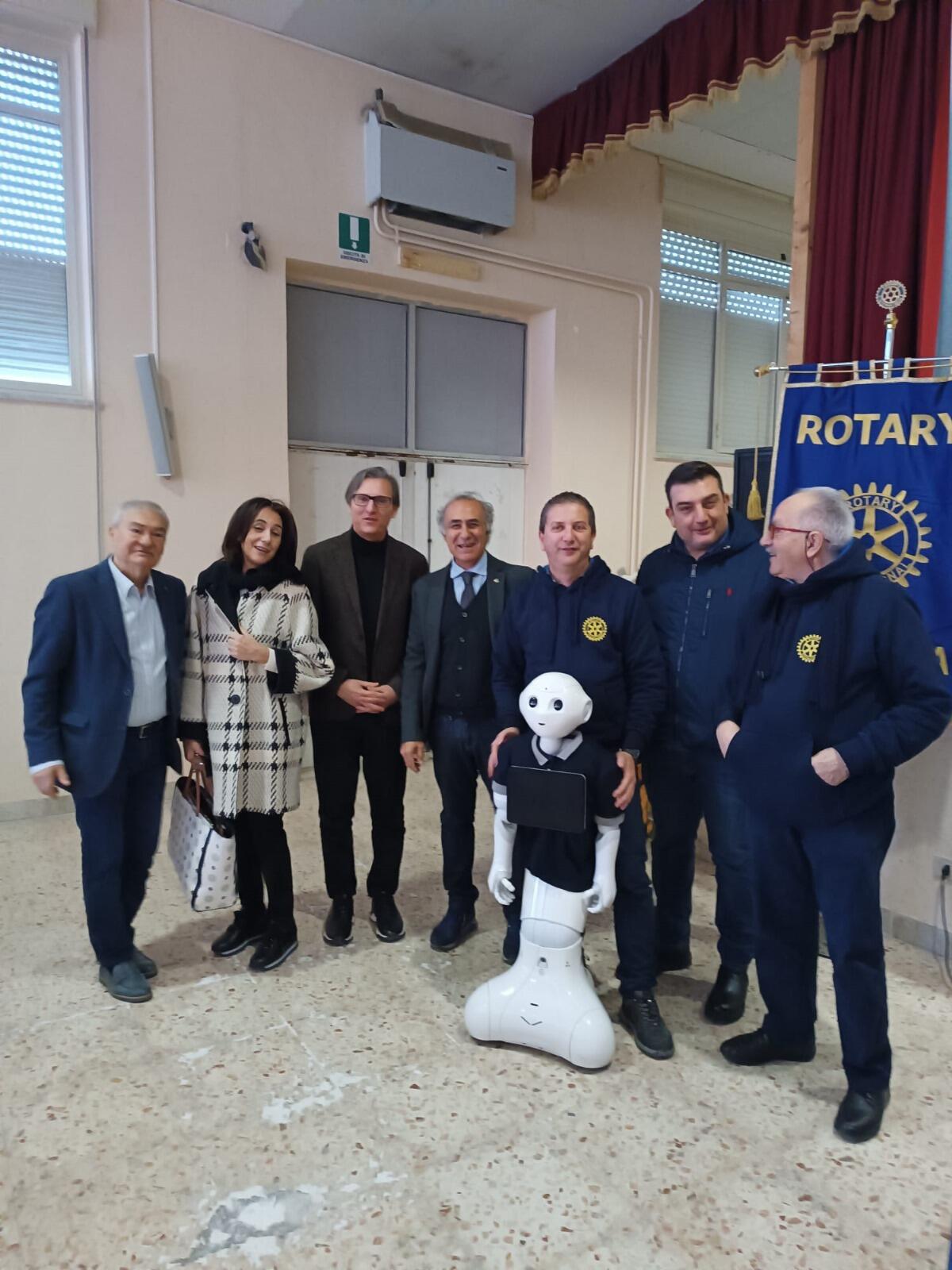 Iniziativa di Rotary con l’Eschilo:l’intelligenza artificiale spiegata tramite un umanoide -