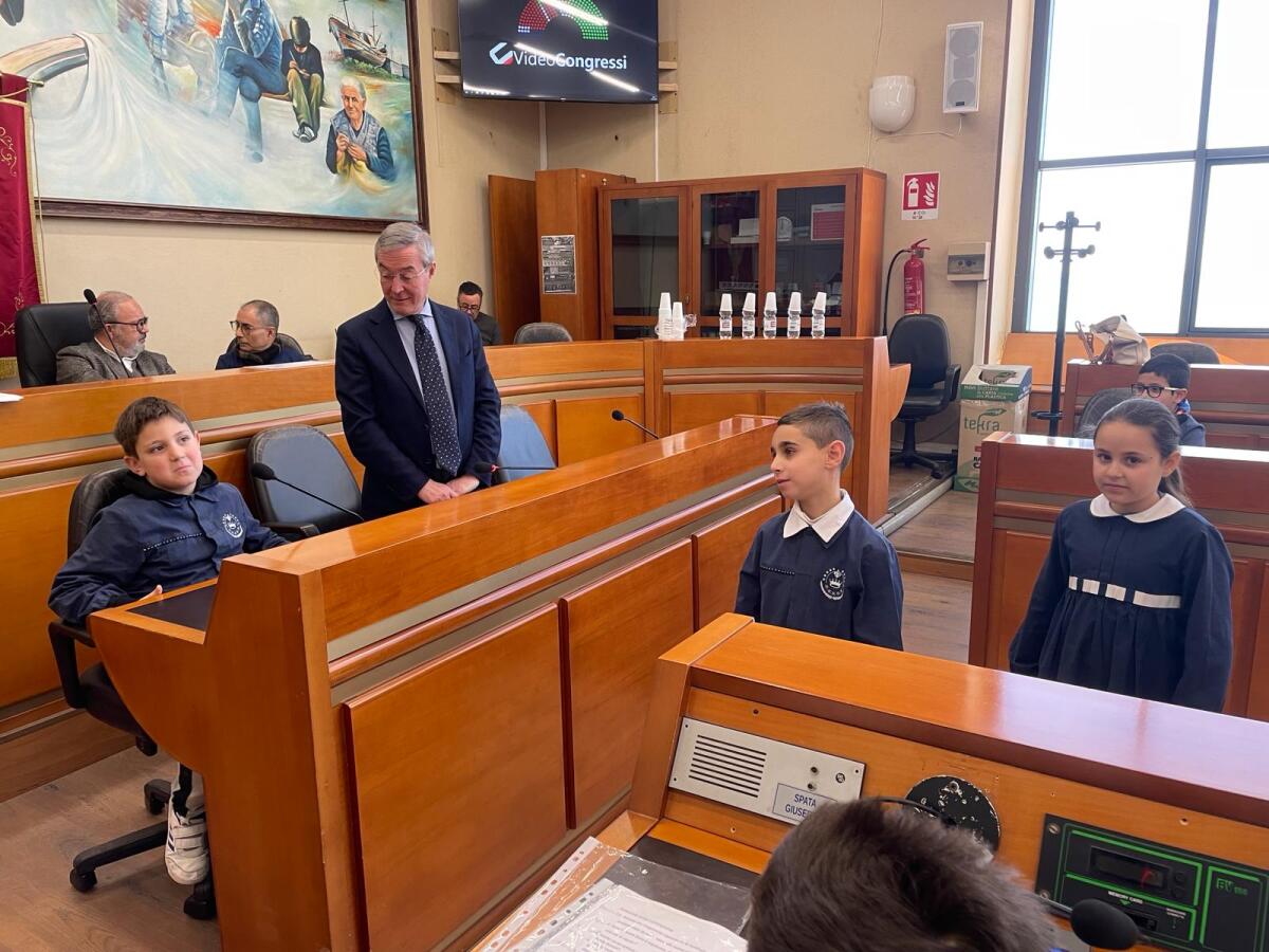 Gli alunni della Capuana diventano interlocutori politici - 
