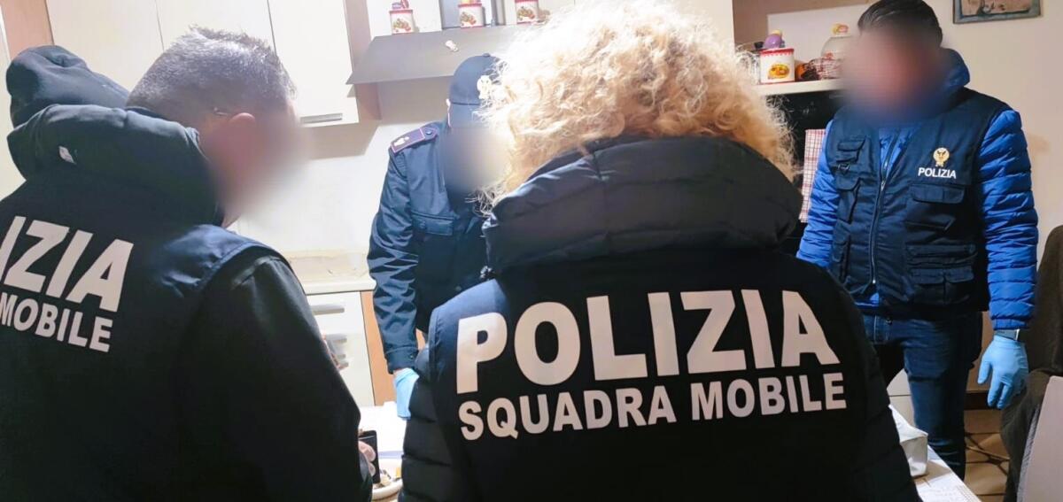 Operazione Tritone:la polizia arresta 10 persone per droga e estorsioni (video) -