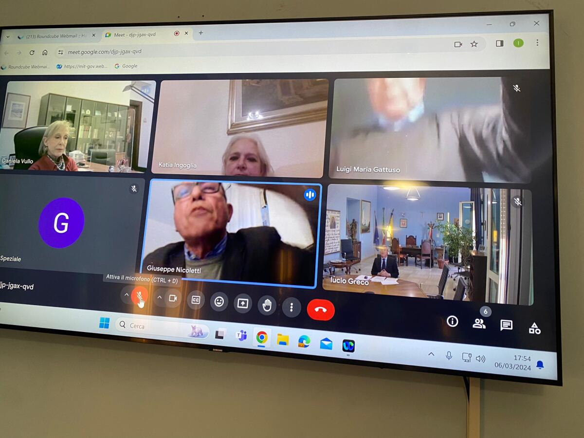 Auriga di Delfi in area recintata del museo e si parlerà dell’ingresso alle mura timoleontee - 