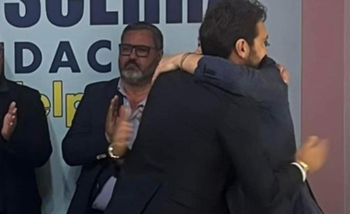 L’abbraccio politico tra i due Totò - 