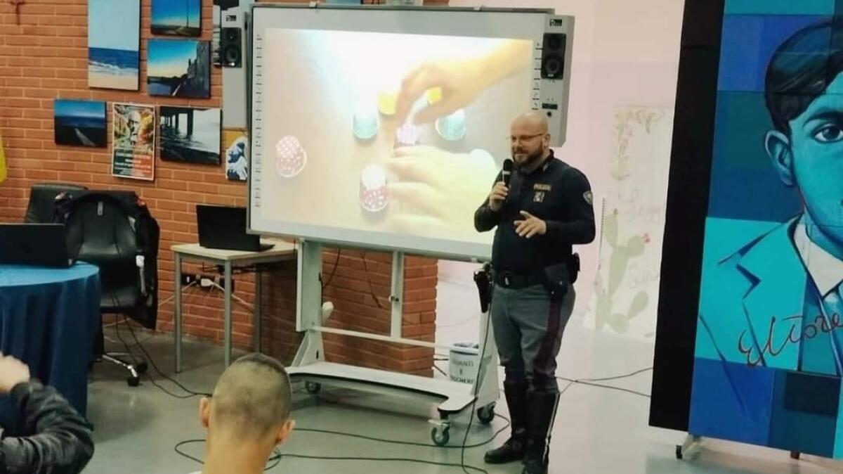Progetto Icaro con la Polizia Stradale tra gli alunni -