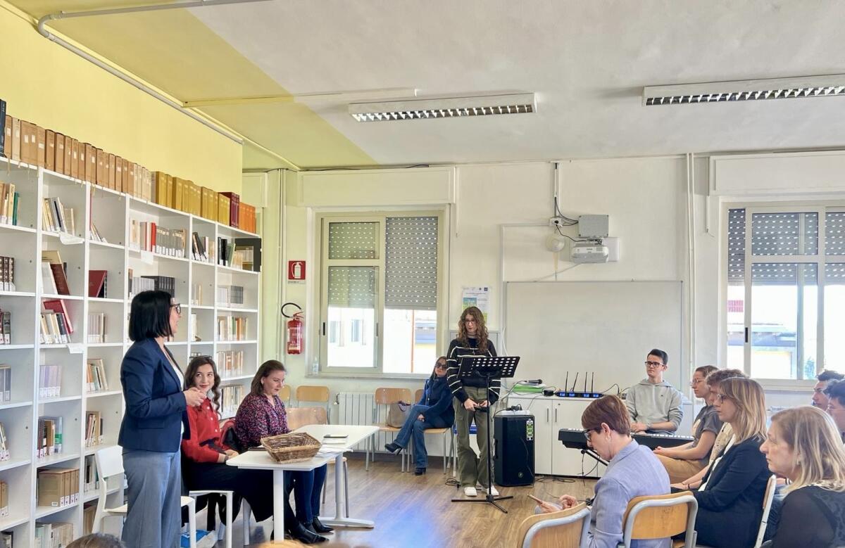 “Momentidi.versi”, incontro letterario al Liceo “Vittorini” -