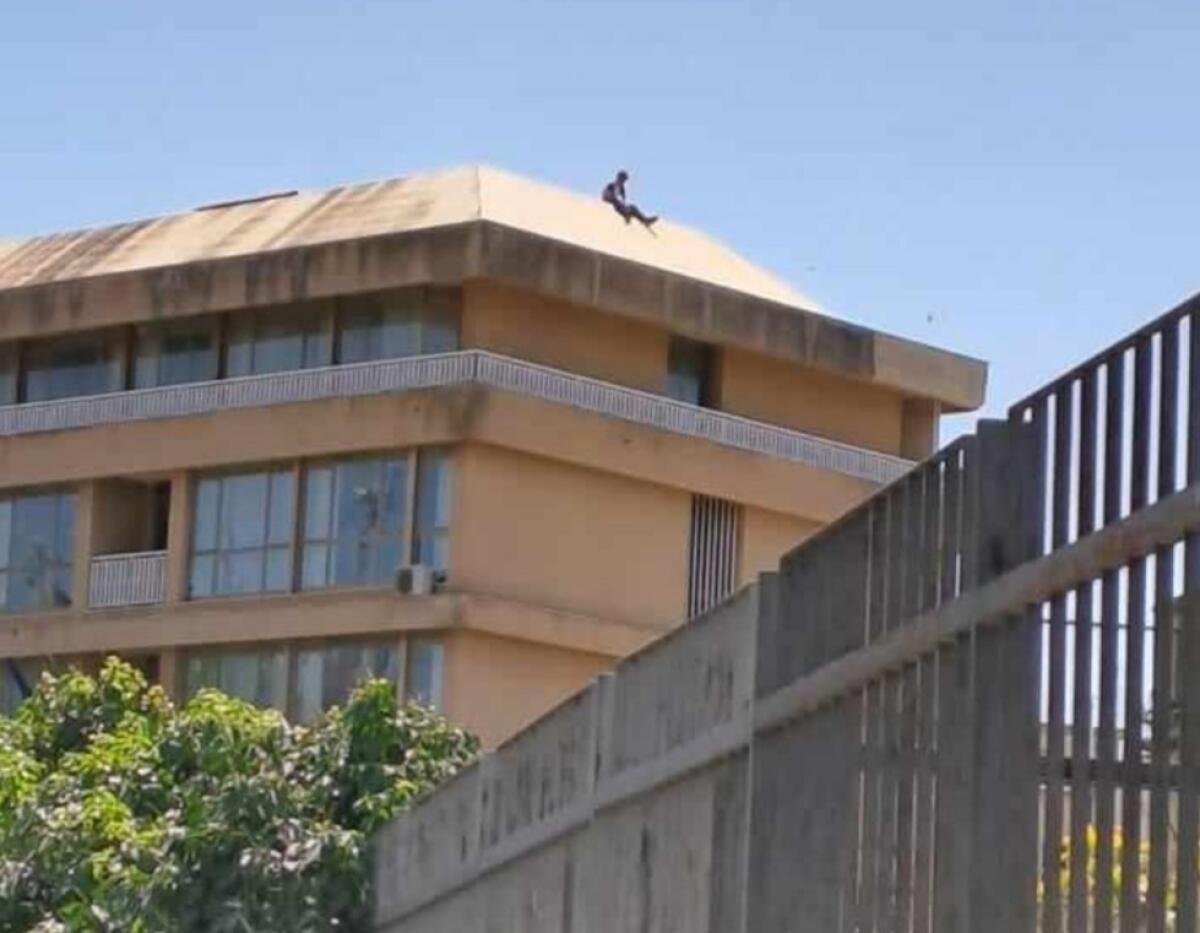 Due minori stranieri fuggono dall&#8217;Istituto penale minorile nisseno - 