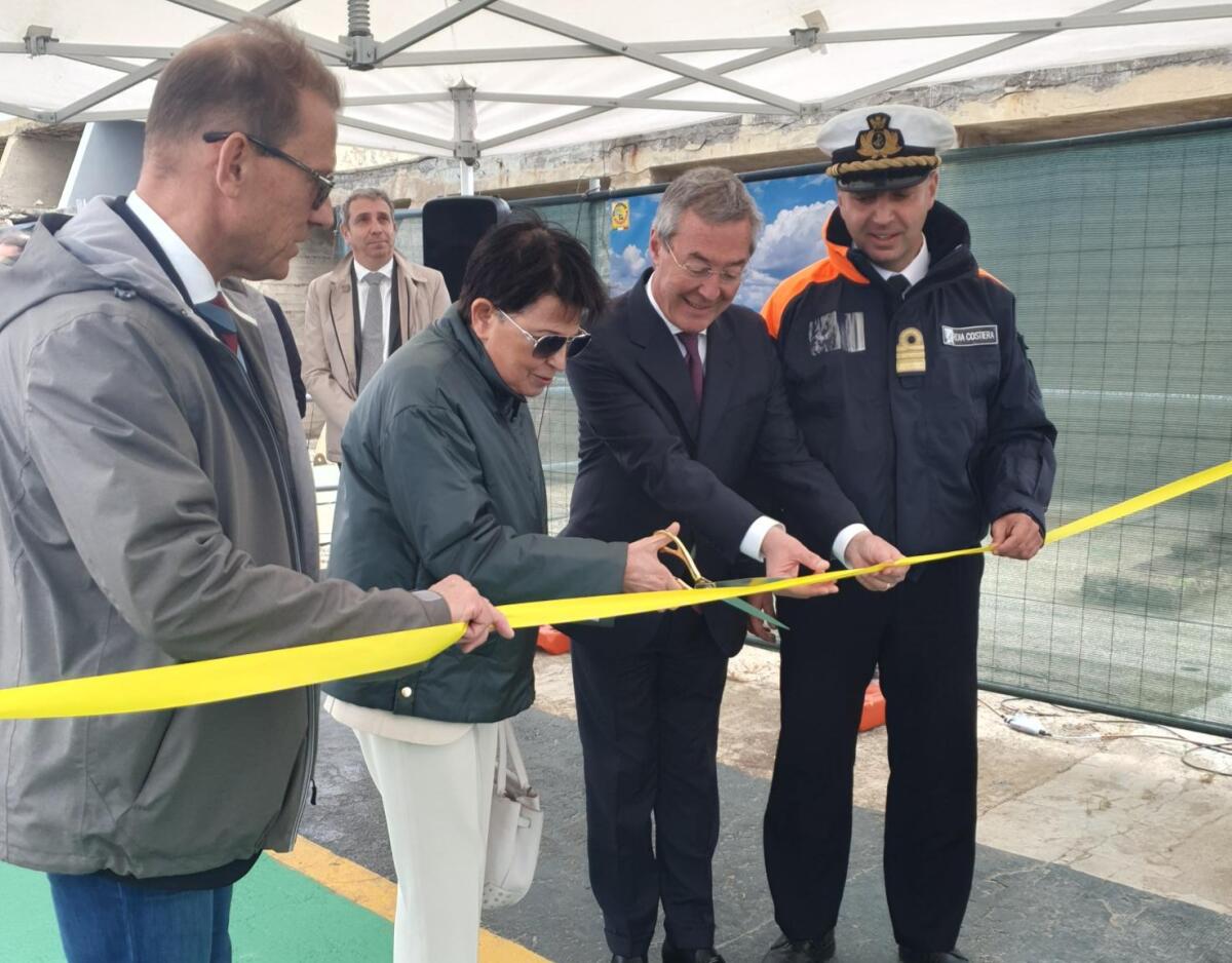 Inaugurati 3 attracchi al porto isola - 