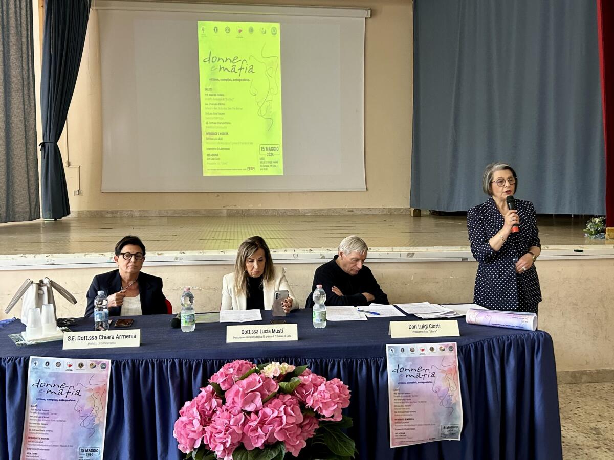 Le parole di don Ciotti ai giovani gelesi: “Difendete la sacralità delle istituzioni” - 