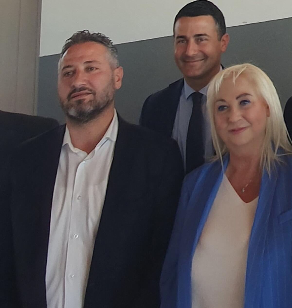Cosentino con Casciana e tre donne - 