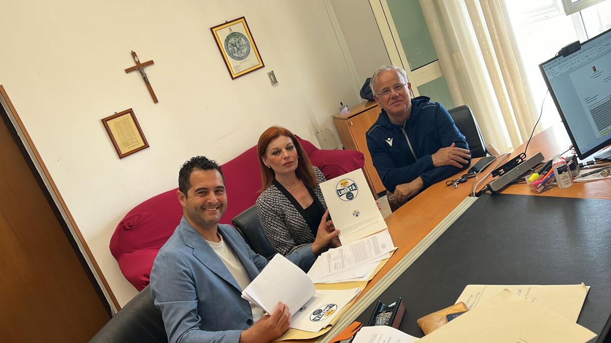 La lista di Cateno De Luca debutta in città con Di Stefano -