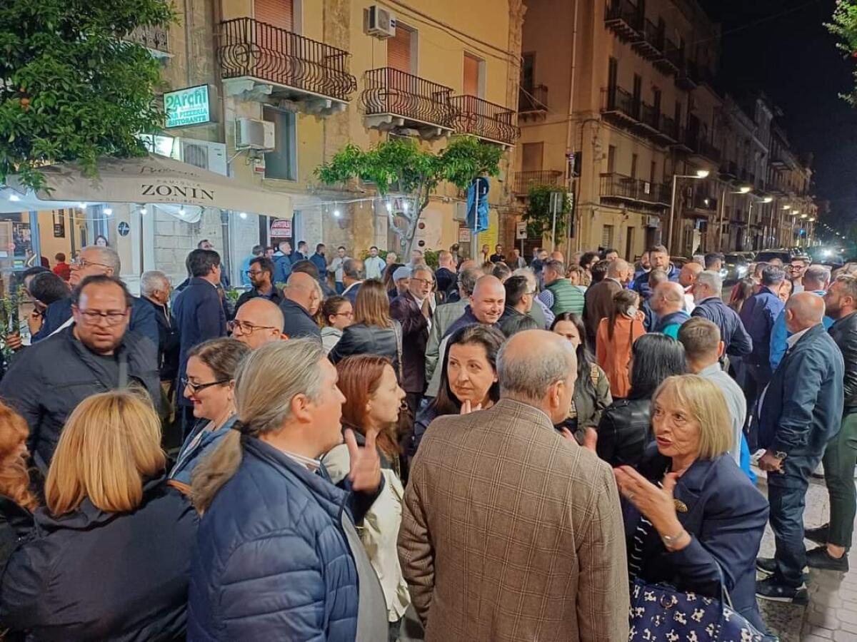 Una convention sul mare con Schifani e i big regionali per il centrodestra che mira al governo della città -