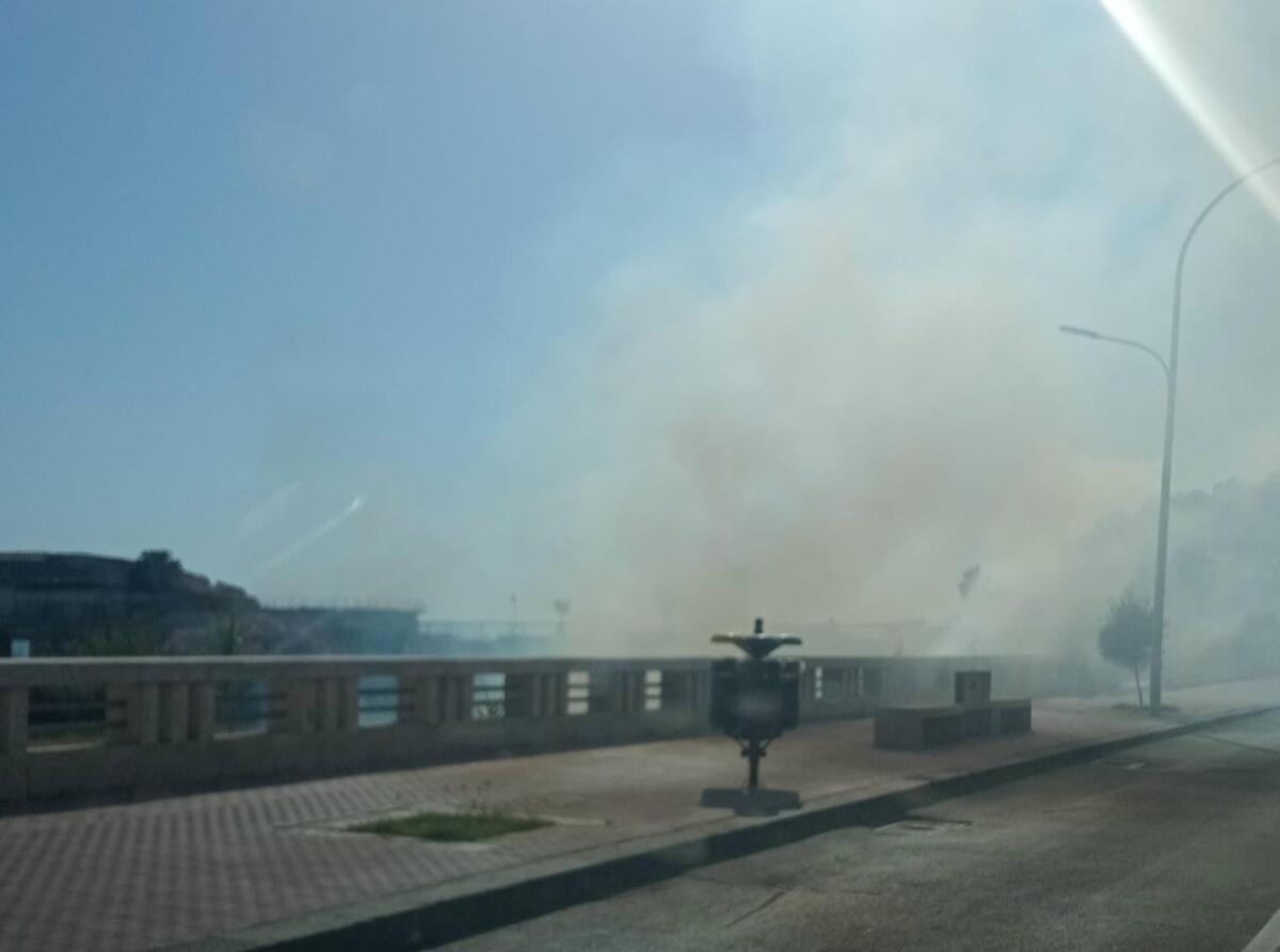 Ancora fuoco vicino ai giardini Demetra e Kore -