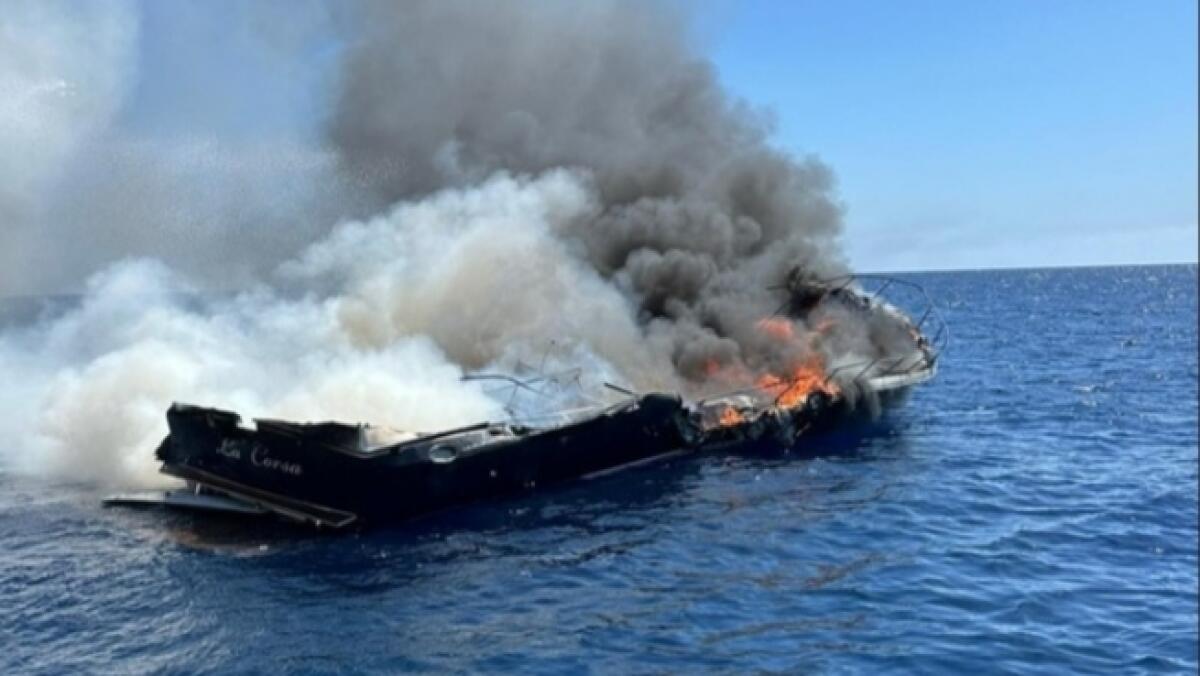 Prende fuoco imbarcazione, salvati Stefania Craxi, il marito e lo skipper - 