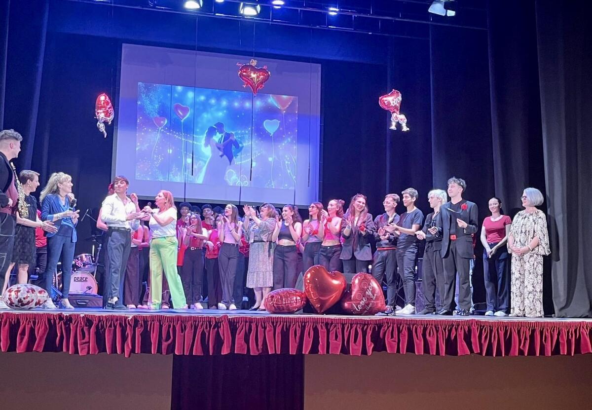 “We sing! Cuori in scena” al teatro Eschilo: gli alunni del “Vittorini” protagonisti -