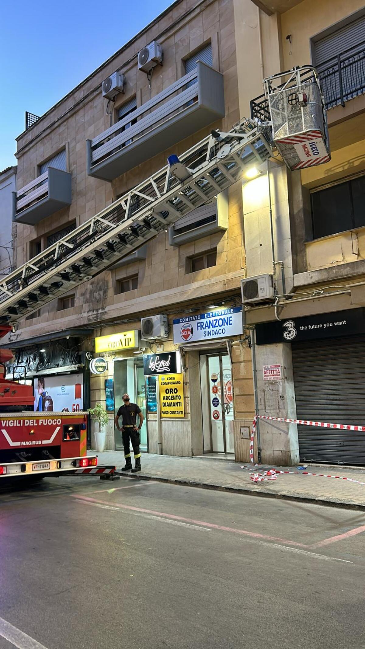 Comitato elettorale chiuso anzitempo per crollo di calcinacci - 