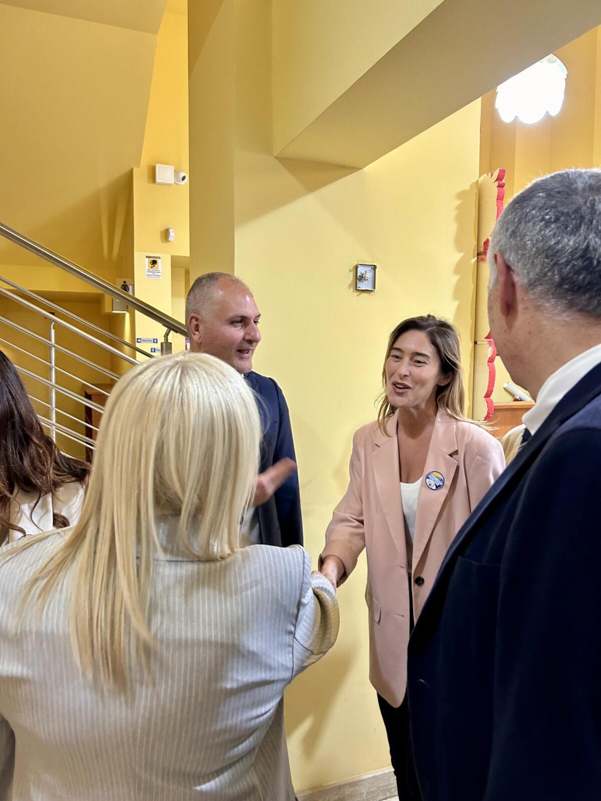 Le repliche dei renziani alle bugie e agli show degli avversari e i consigli dell’on Boschi alla Cosentino -