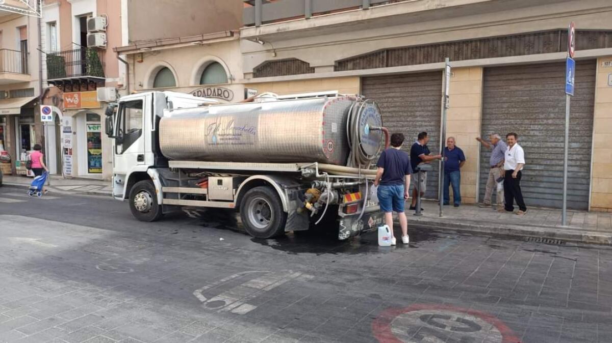 Turni ogni 4 giorni dal serbatoio di Spinasanta e ogni 3 giorni da quello di Caposoprano - 
