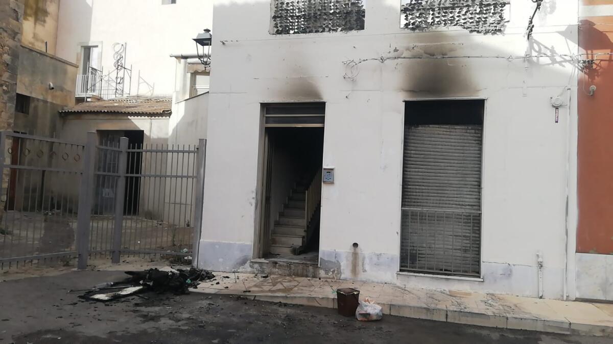 Tentata strage familiare a Vittoria, quattro in gravissime condizioni - 
