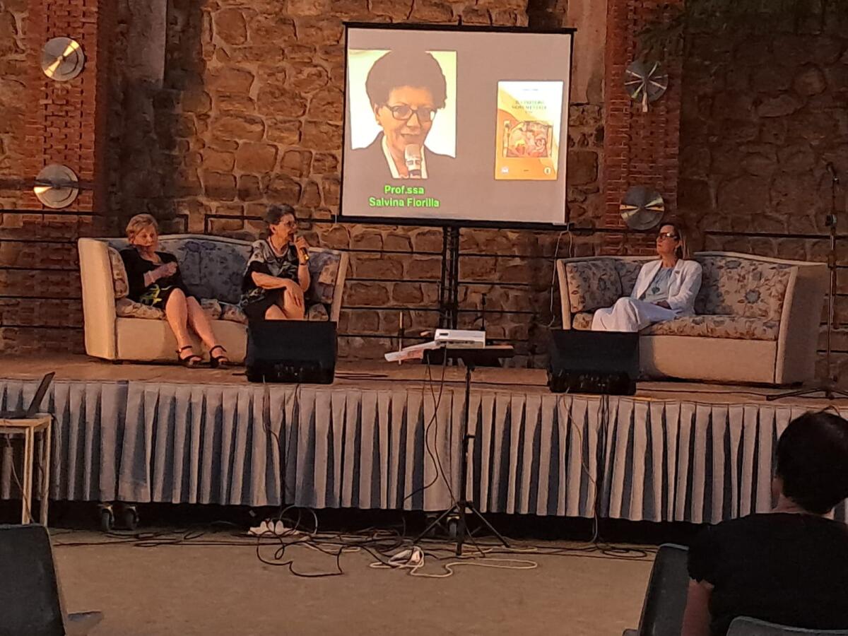 Il culto dei morti che consegna la storia - 