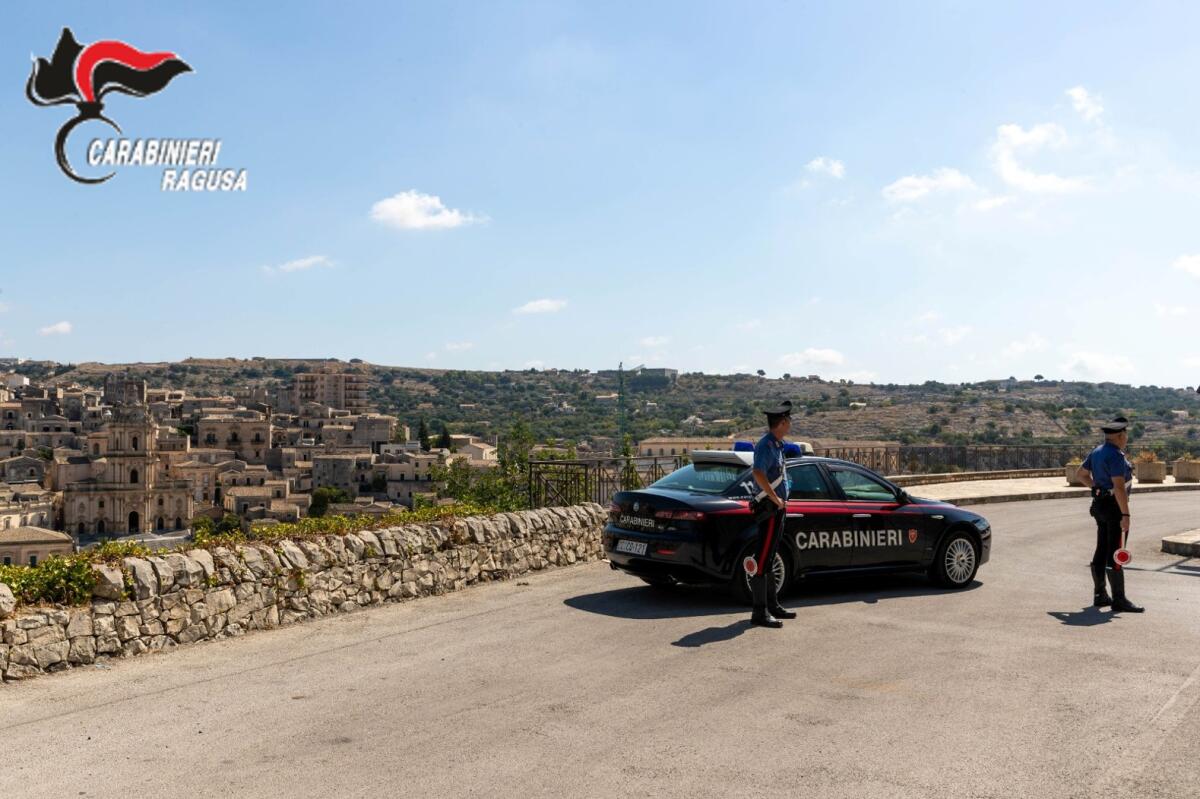 Viola i domiciliari e si aggrava la condanna - 
