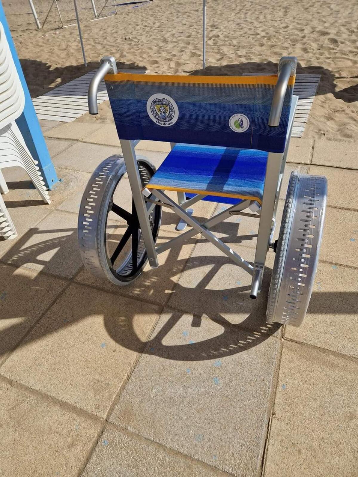 Il Soroptimist dona una carrozzina ai bagnanti con disabilità - 
