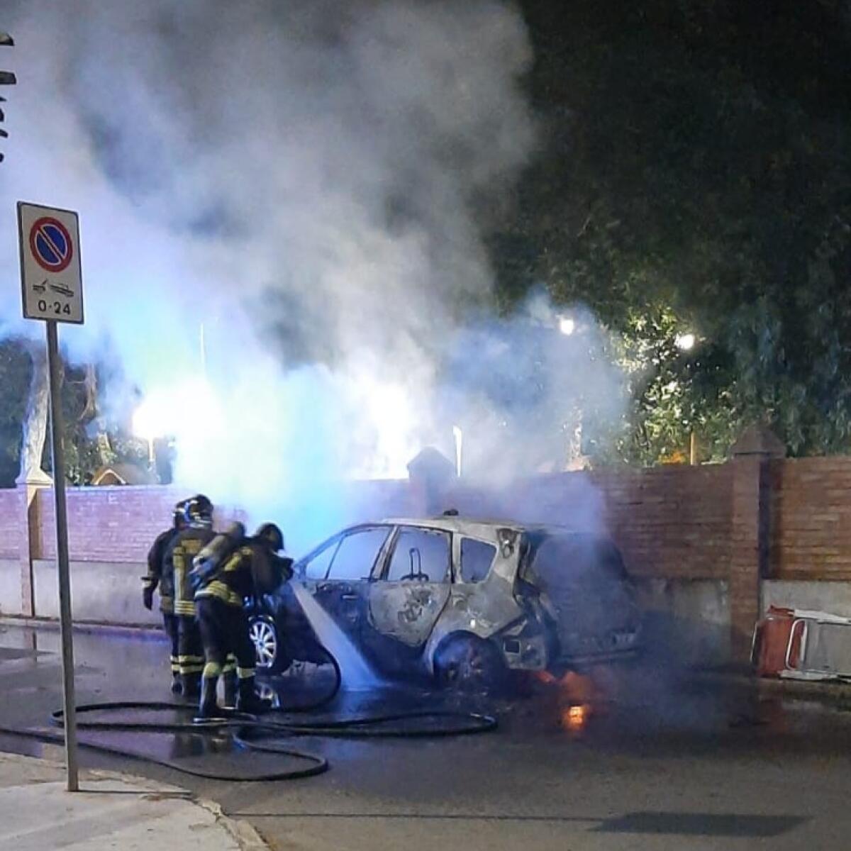 Incendio auto a Macchitella -