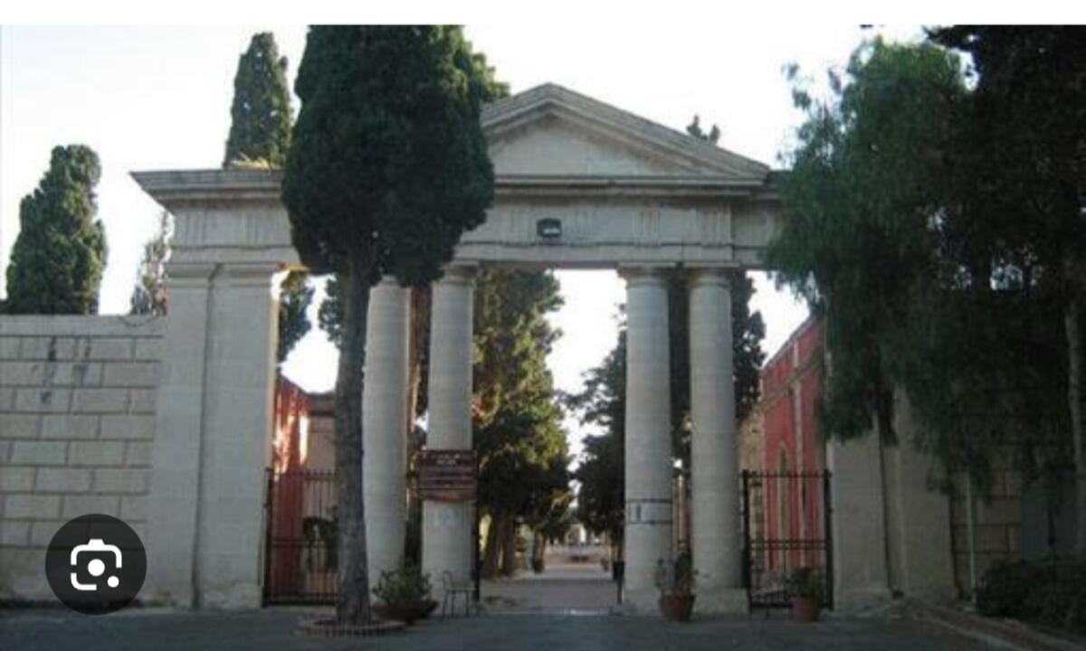 I cimiteri restano aperti - 