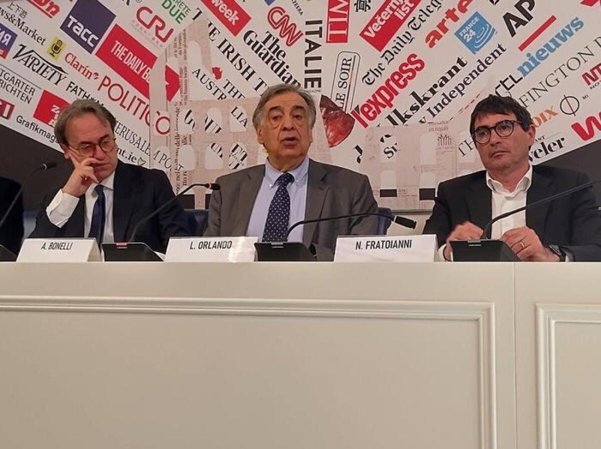 “Liberi dalla paura”, l’impegno di Leoluca Orlando al Parlamento Europeo - In una foto tratta dal profilo X di Europa Verde - Verdi, Leoluca Orlando, l'ex sindaco di Palermo, candidato nella lista Alleanza Verdi Sinistra, nella sala conferenze dell'Associazione Stampa Estera a Palazzo Grazioli per la presentazione della sua