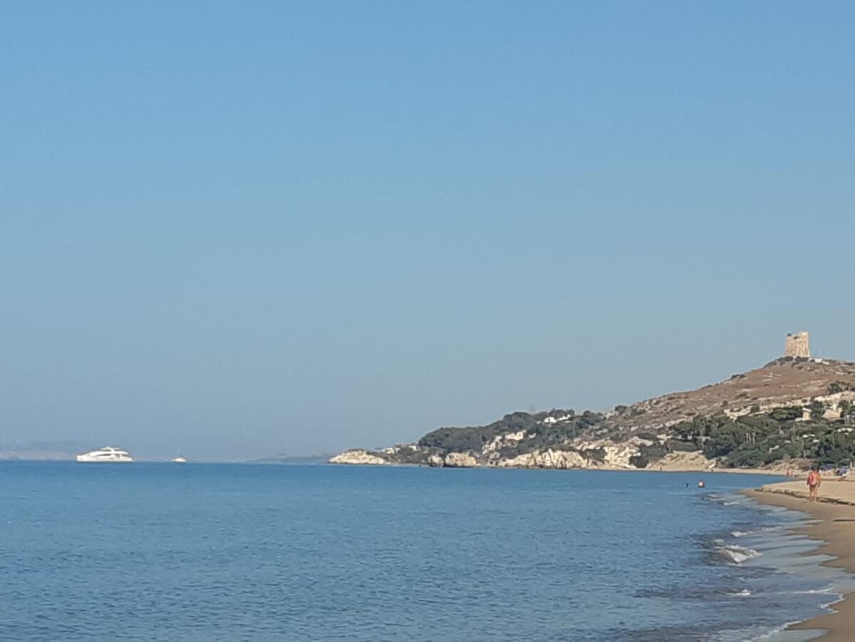 Il mare di Gela solcato da importanti imbarcazioni -