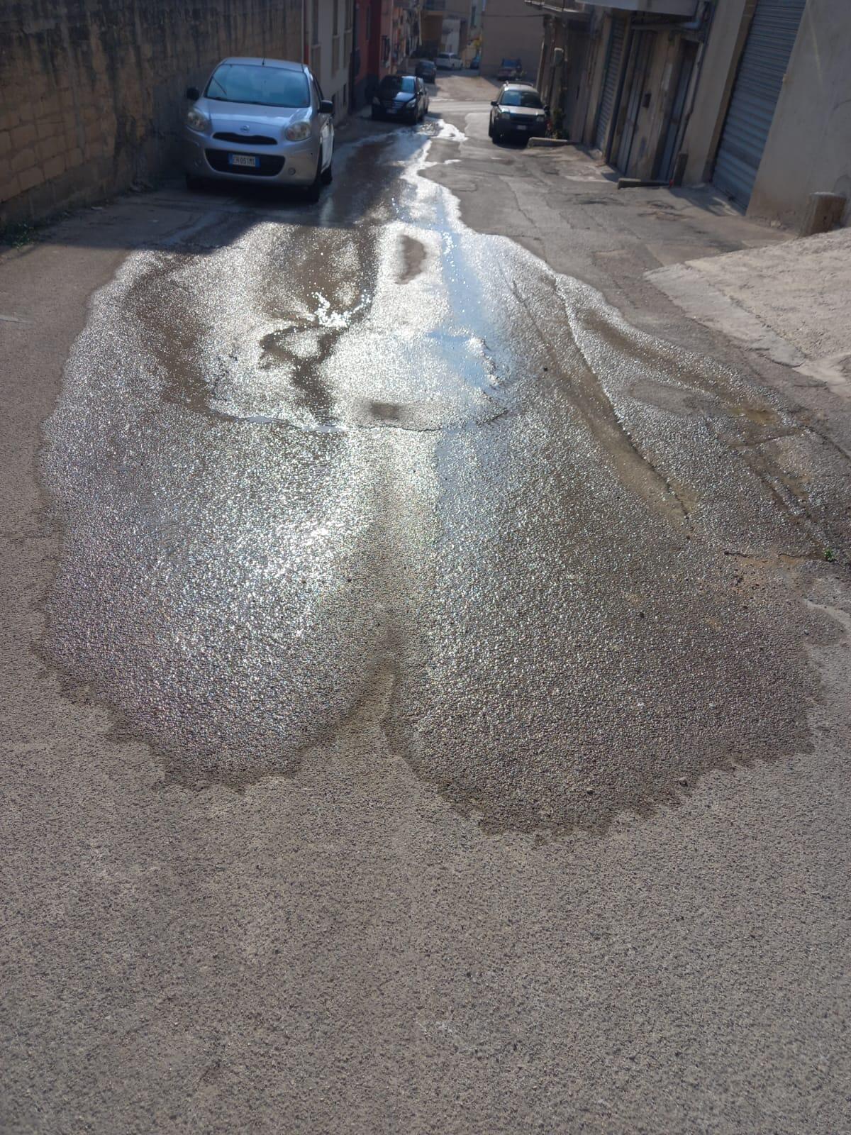 Via Urano invasa da acqua -