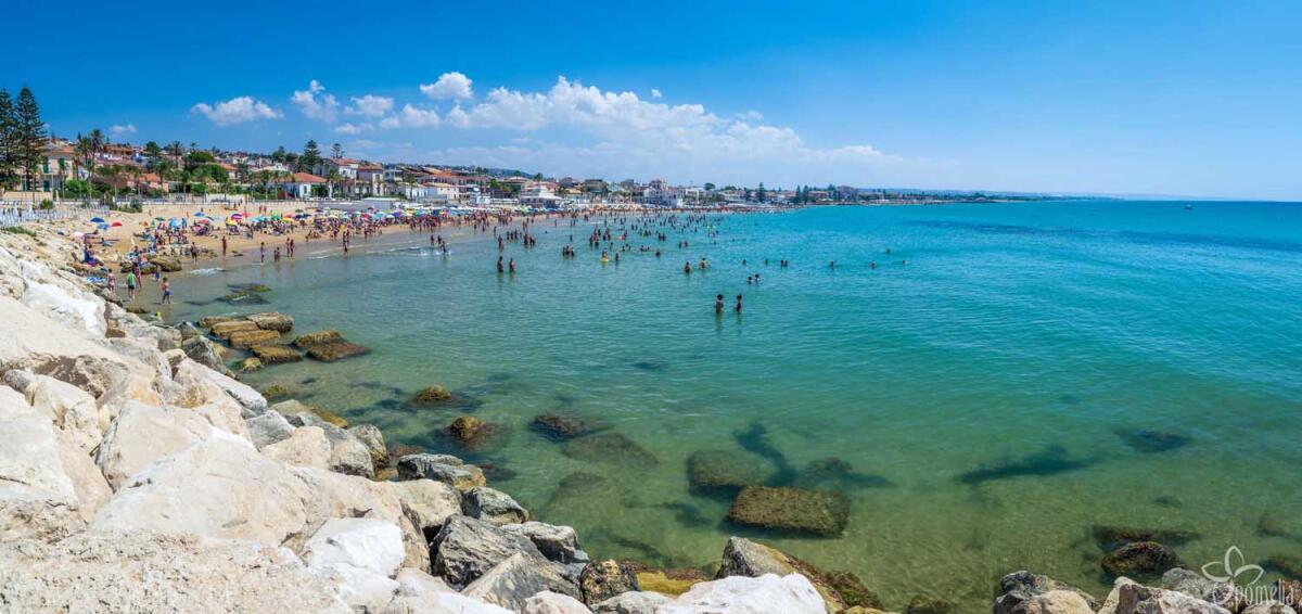 Atti osceni in spiaggia: denunciato - 