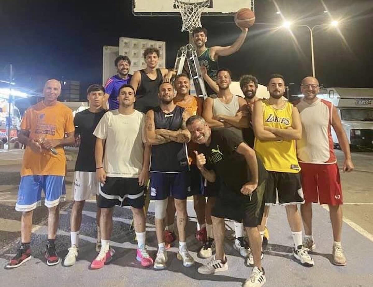La passione per il basket, raduno di “vecchie glorie” al playground  -