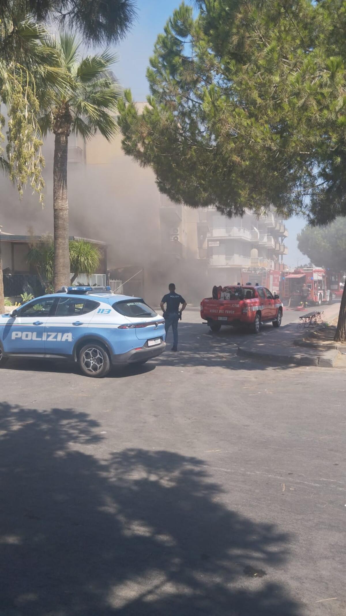 In fiamme una lavanderia in via Venezia -