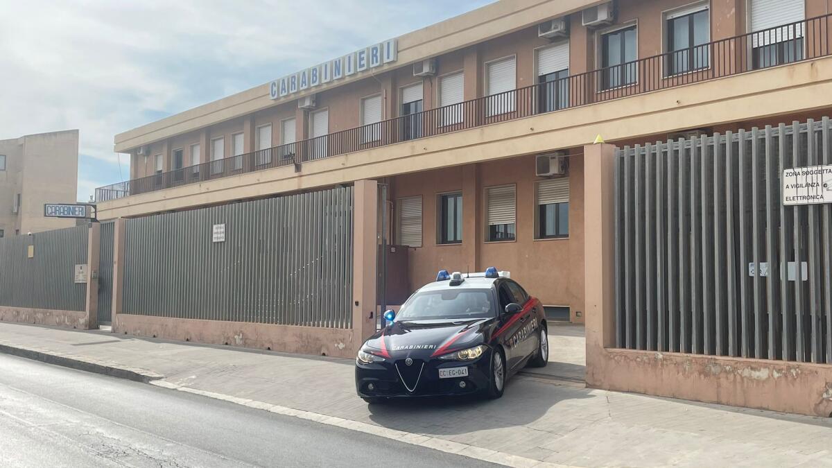 I Carabinieri denunciano parcheggiatore abusivo -