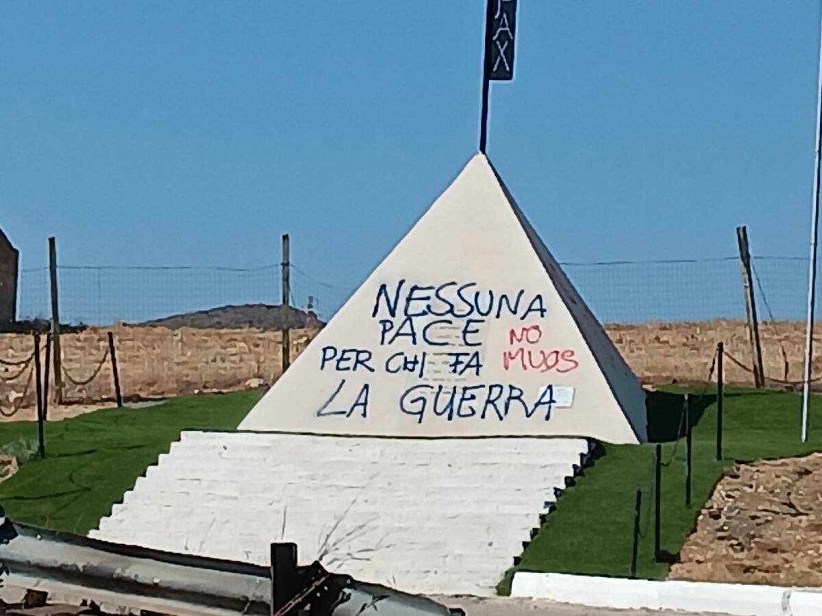 Preso di mira a ponte Dirillo il monumento ai Caduti - 