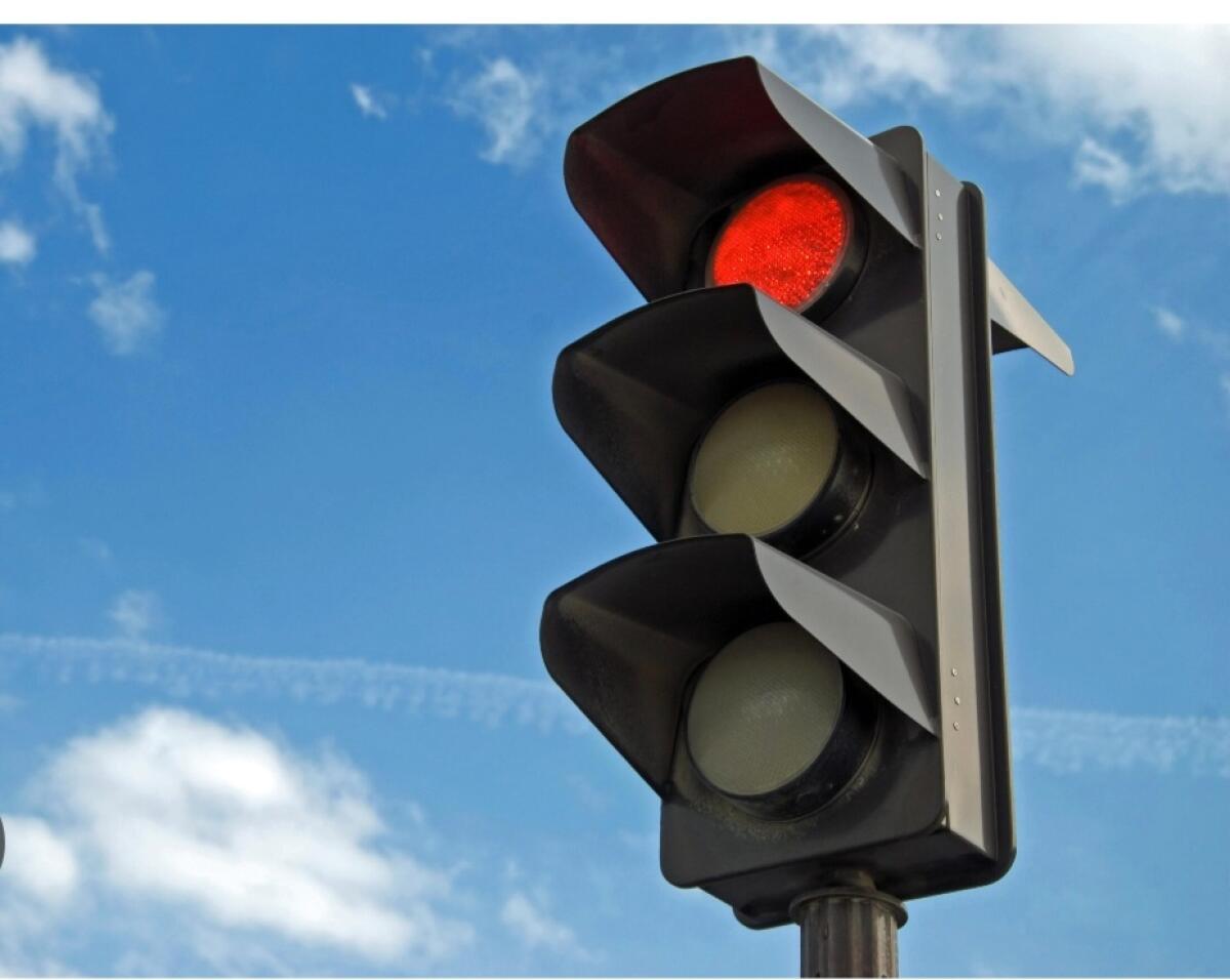 Due semafori in tilt in via Venezia fanno crescere il rischio di incidenti -