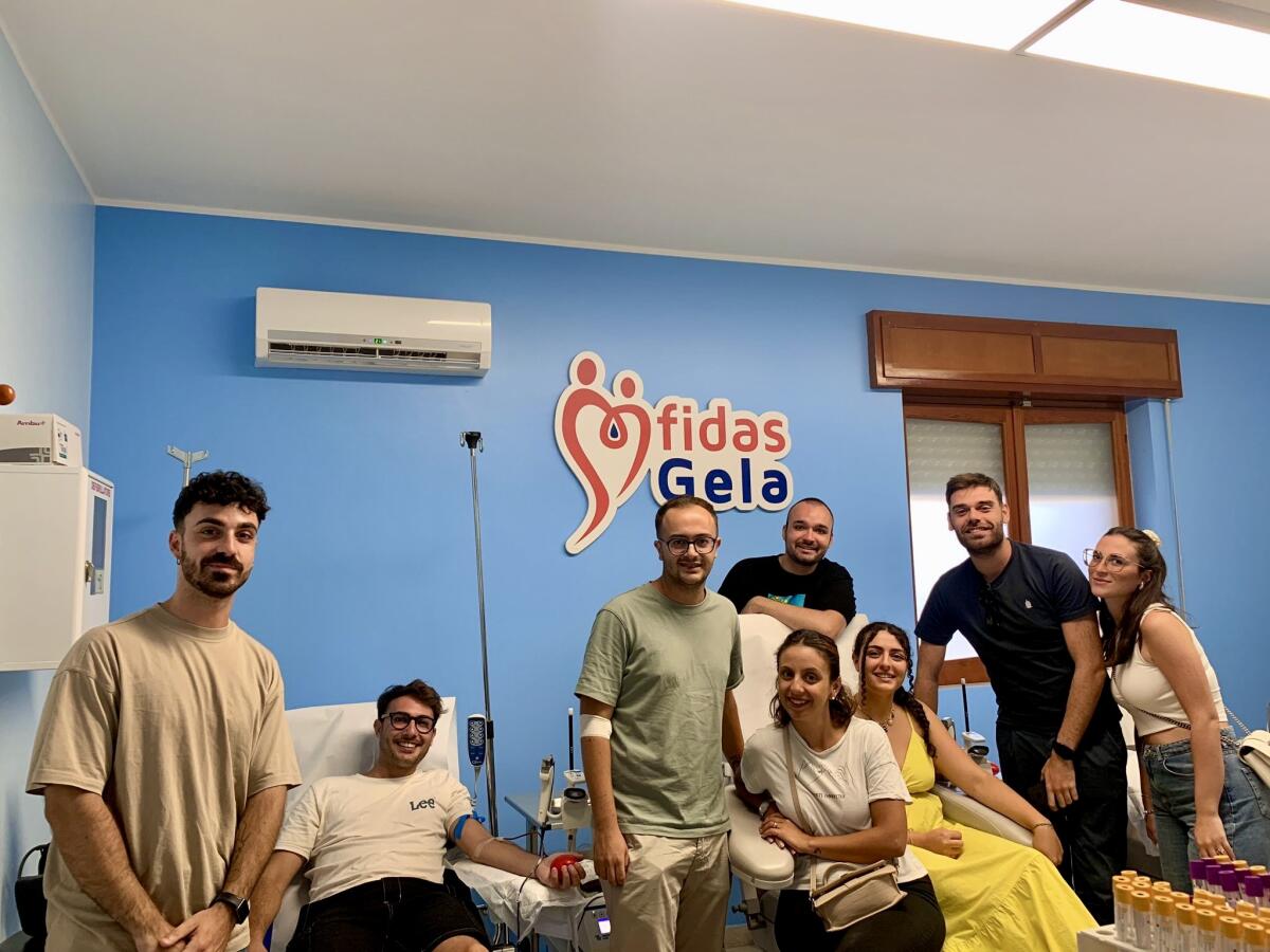 Donazione di sangue dei giovani del Leo club del golfo alla Fidas - 