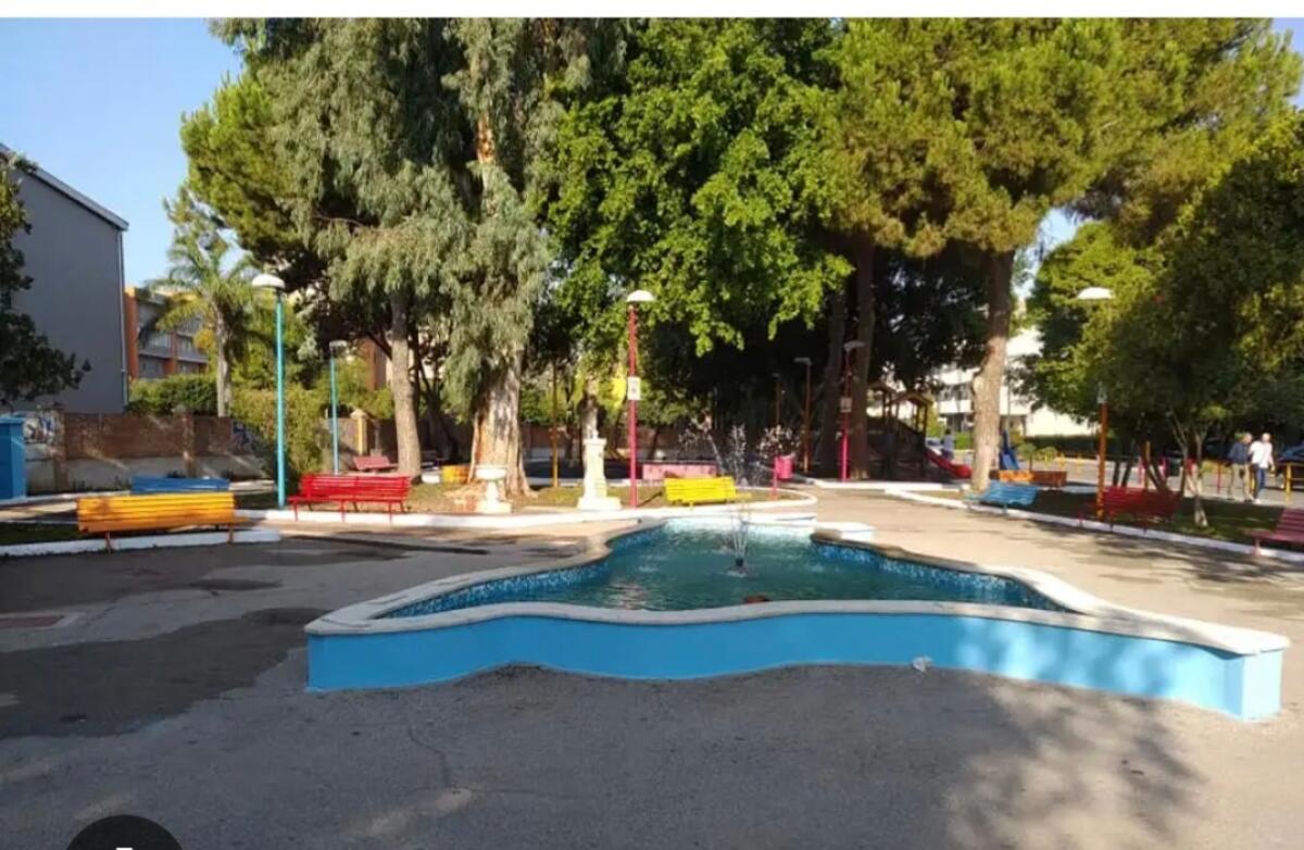 Dono al Comune di una scultura sul cane di quartiere per il giardino Auriga a Macchitella - 