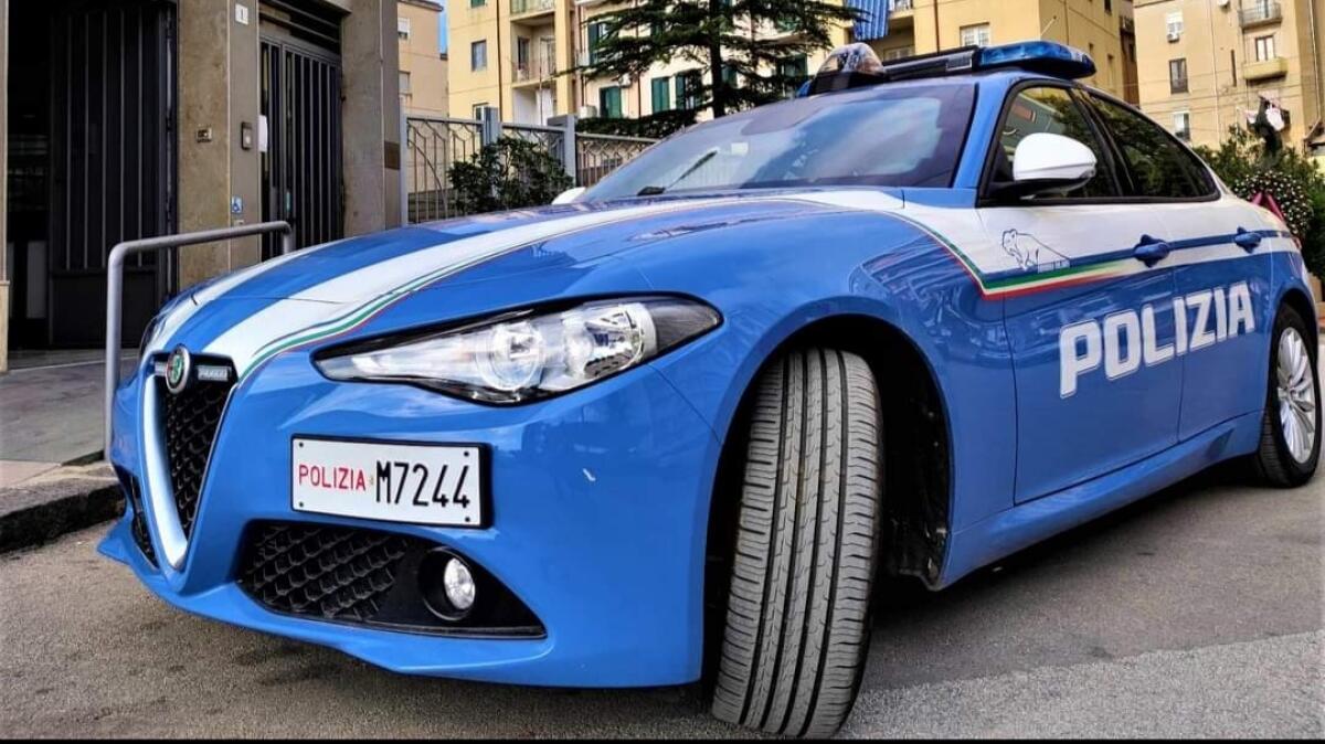 Prova a difendere il titolare ma l&#8217;aggressore gli dà fuoco. Arrestato pregiudicato - 
