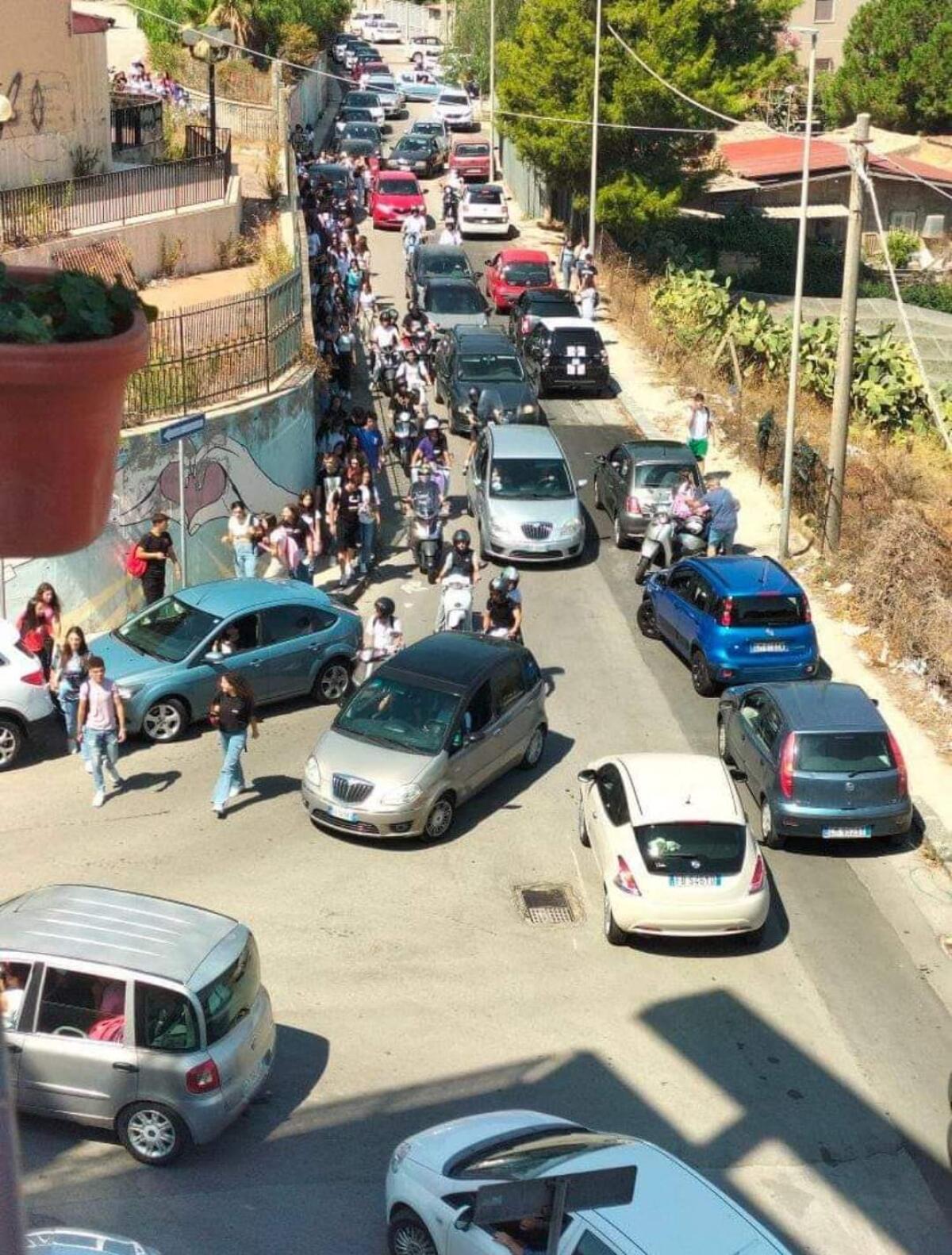 Inizio anno scolastico: caos in via Pitagora ed Europa - 