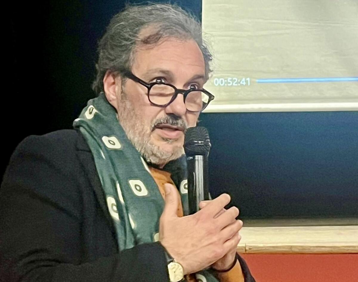 Le opere di Giovanni Iudice nel film “L’isola degli idealisti” -