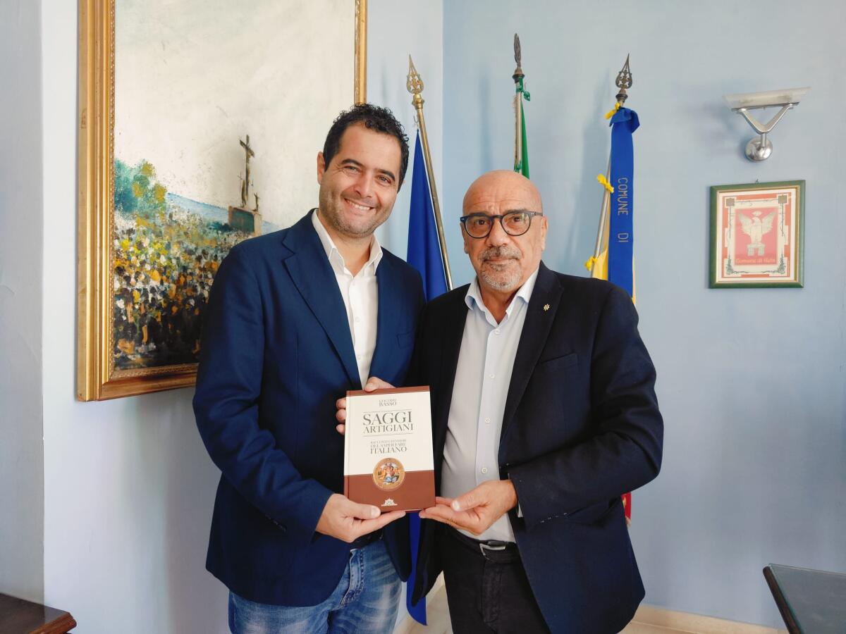 Casartigiani dona al sindaco il libro del presidente nazionale Giacomo Basso -