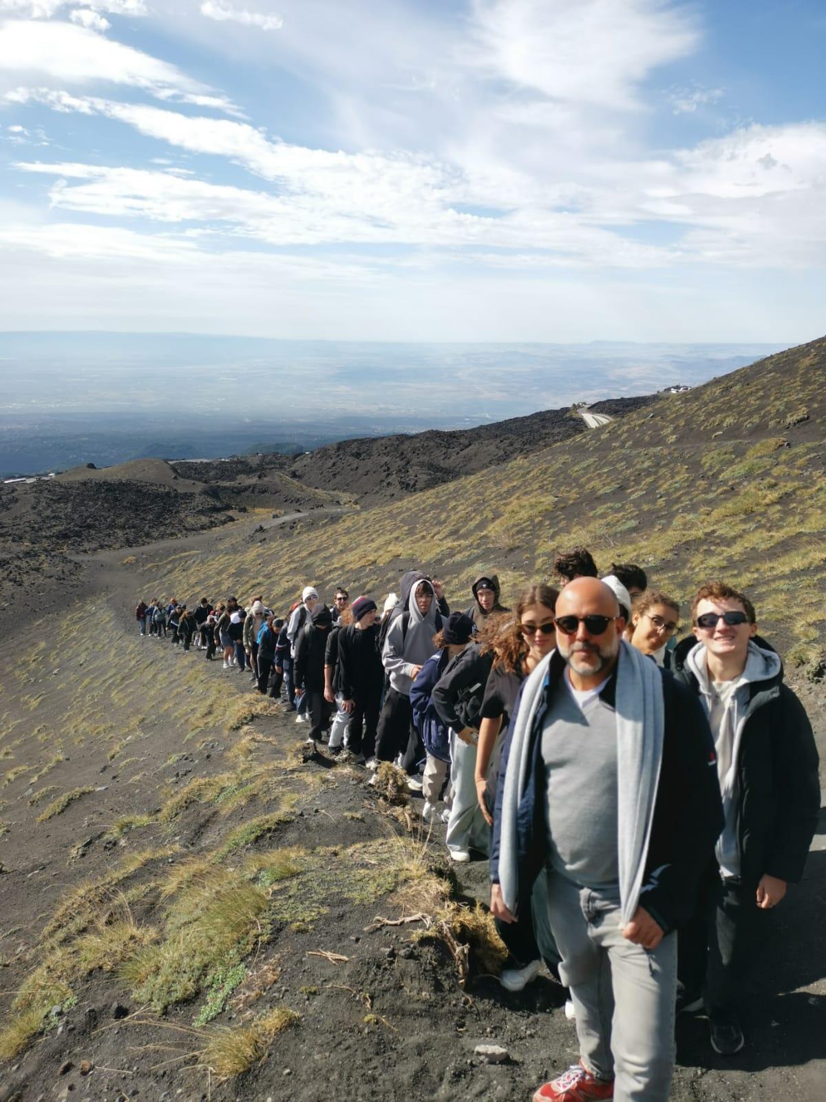 A tu per tu con l’Etna durante il Gemellaggio tra i licei Vittorini e Descartes di Antony -