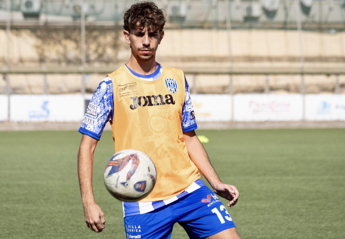 Il giovane gelese Matthias Russello ha debuttato con la maglia biancazzurra -