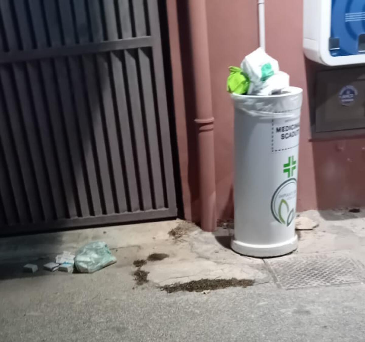 Non solo spazzatura ma anche medicinali abbandonati incautamente - 