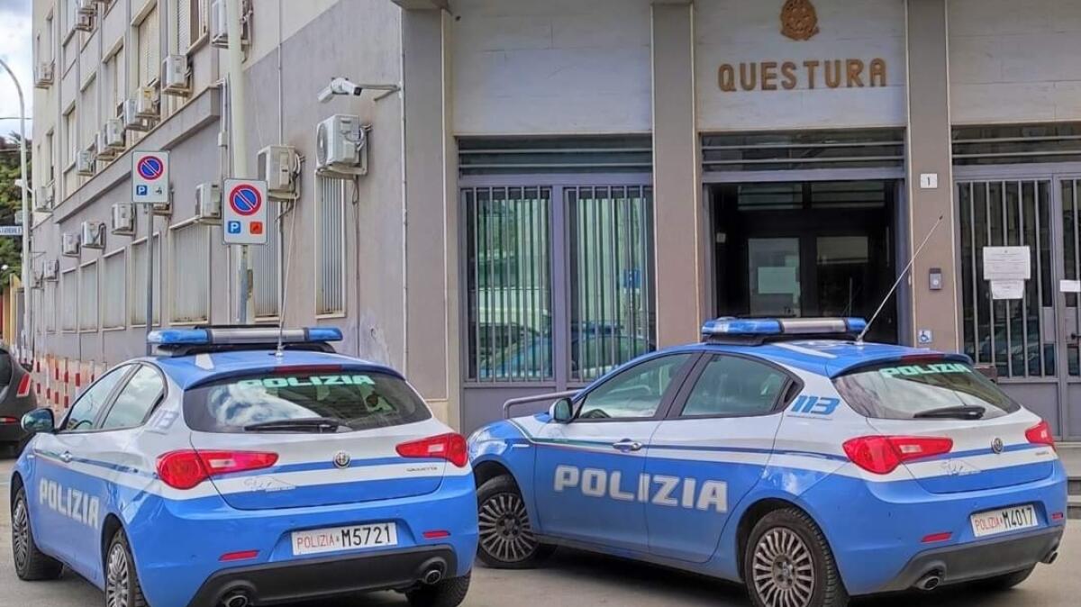 Trova a terra portafogli con 1800 euro e lo consegna in Questura - 