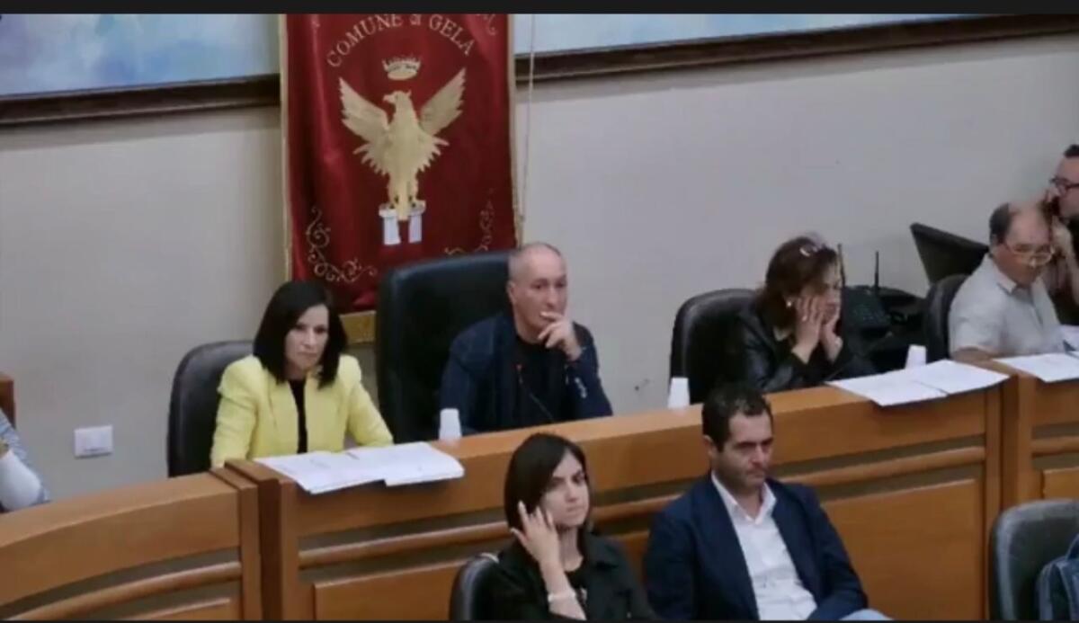 Sul caso della scuola Solito in aula il sindaco attacca burocrazia e revisori:”fanno politica, è un abuso di potere” -
