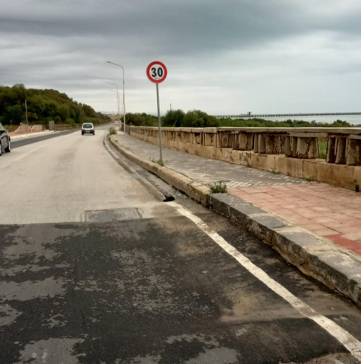 Buche dappertutto dopo la pioggia -