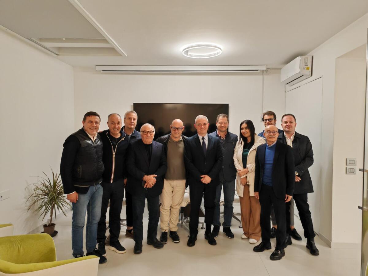 Forza Italia parte dai suoi esponenti storici per aprire le porte a nuove adesioni - 