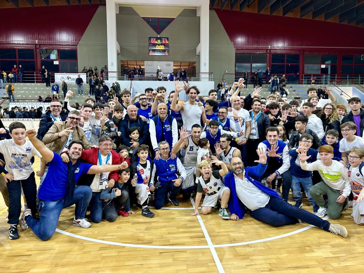Emozioni e spettacolo al PalaLivatino: il Gela basket batte la capolista Comiso 66-63 - 