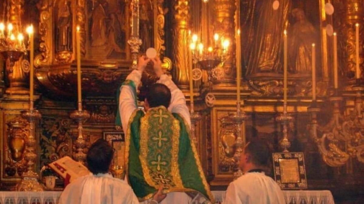 La Chiesa, il valore della Messa valida e lecita -