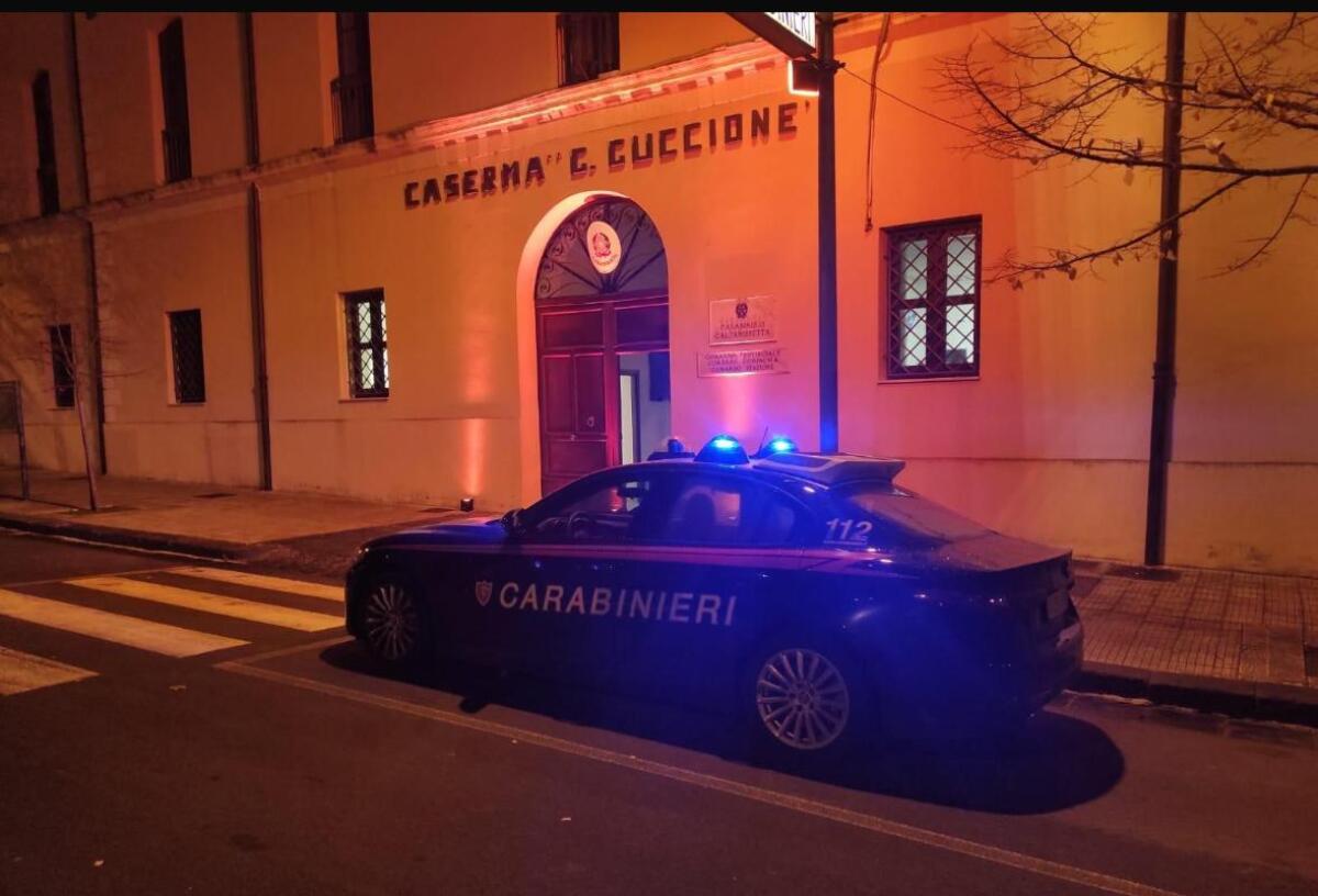 “No a qualsiasi forma di comportamento violento o discriminante” -